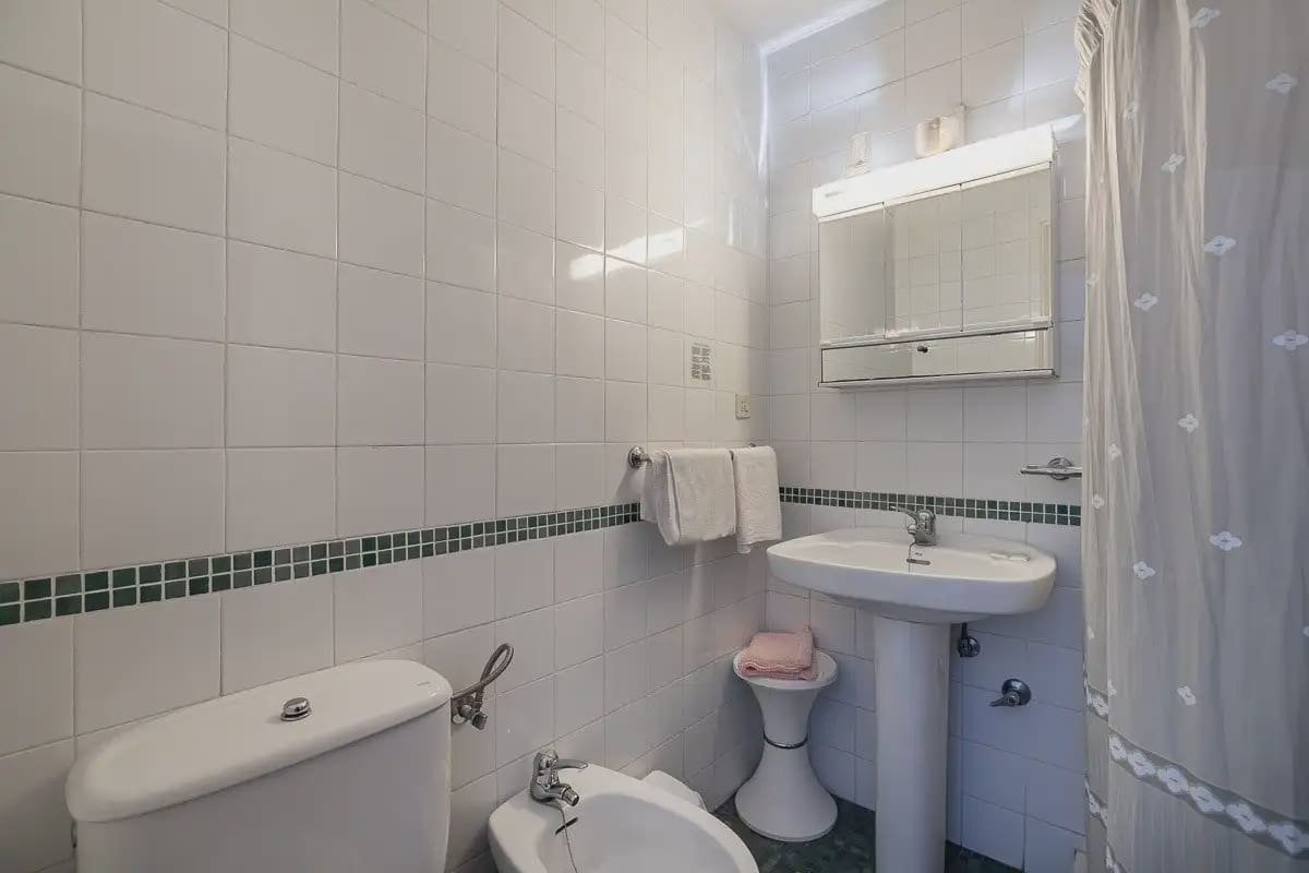 Hotel for sale in Lanjaron - € 380,000 (Ref: 9836970)