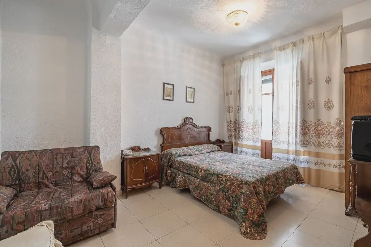 Hotel for sale in Lanjaron - € 380,000 (Ref: 9836970)