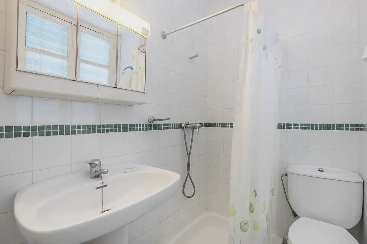 Hotel for sale in Lanjaron - € 380,000 (Ref: 9836970)