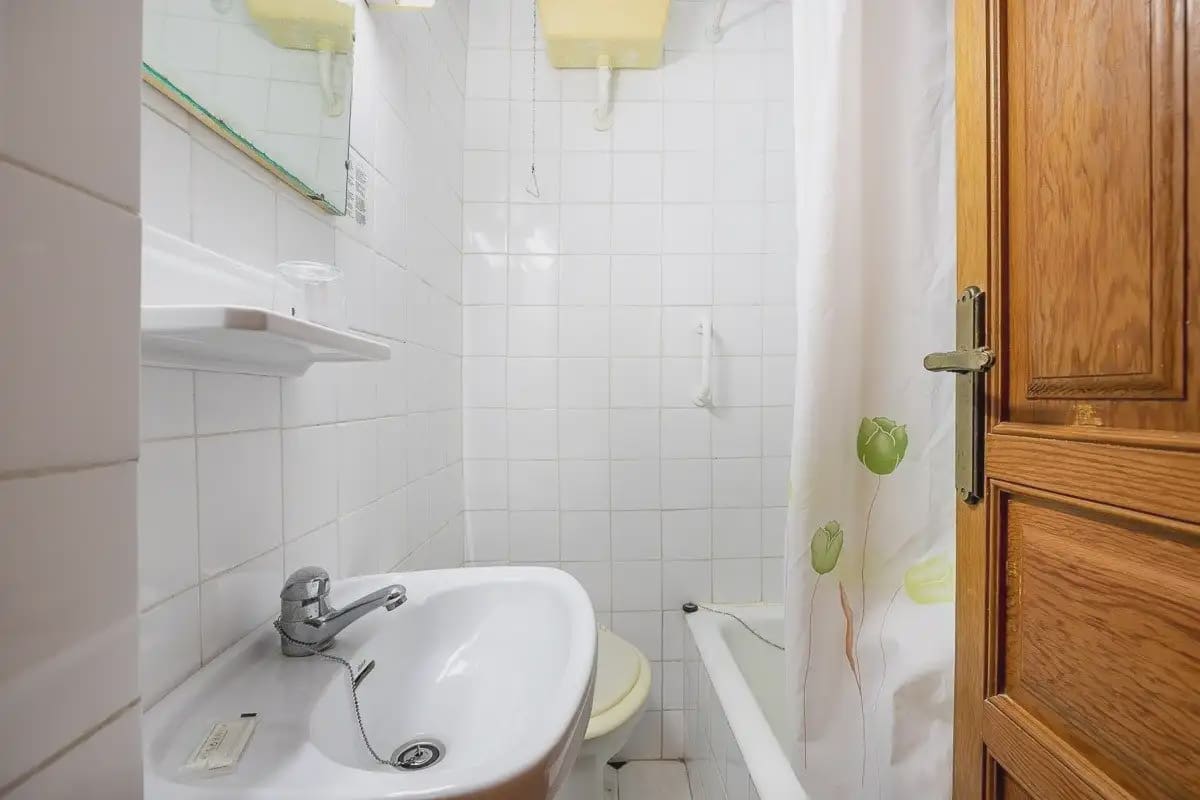 Hotel for sale in Lanjaron - € 380,000 (Ref: 9836970)