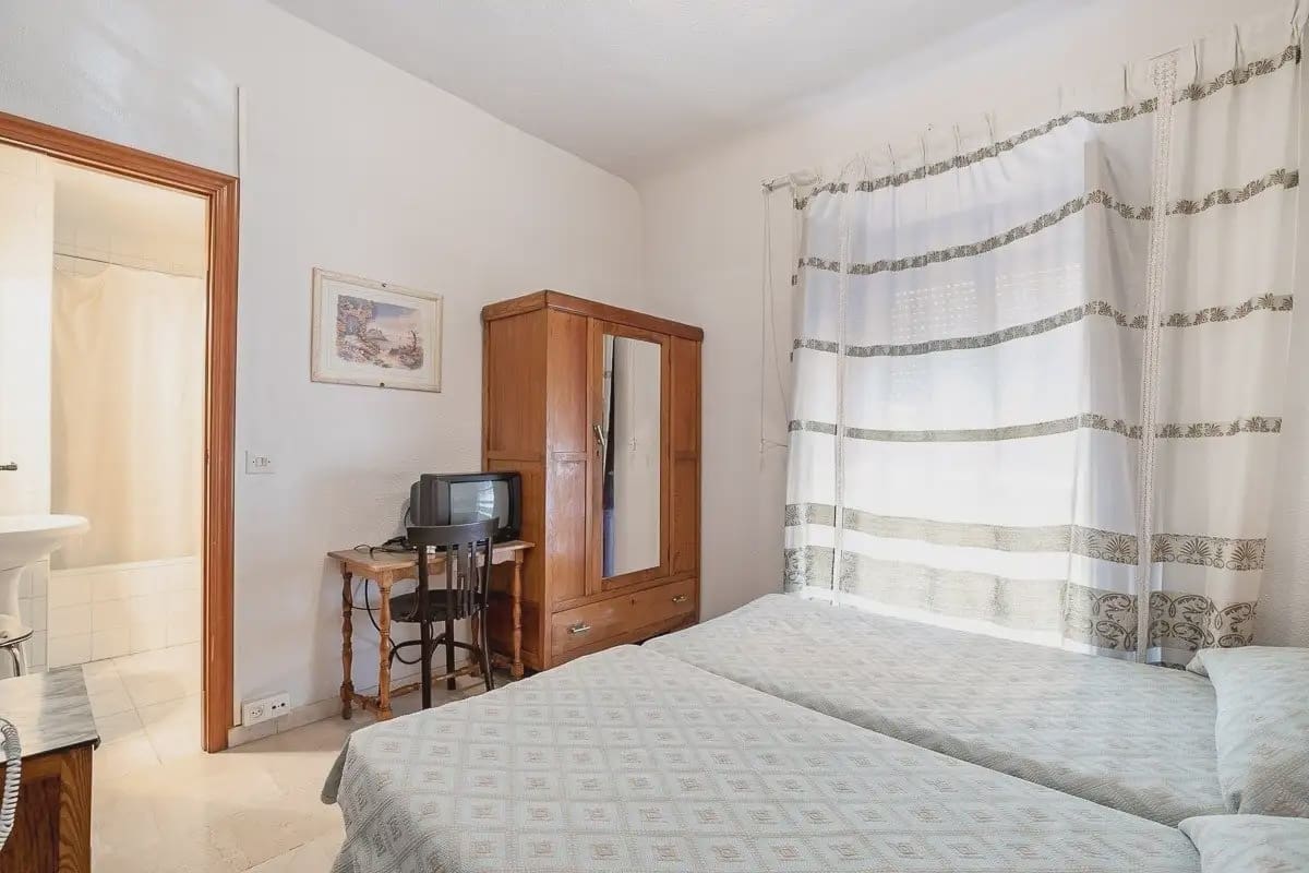 Hotel for sale in Lanjaron - € 380,000 (Ref: 9836970)