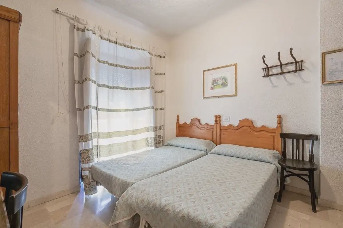 Hotel for sale in Lanjaron - € 380,000 (Ref: 9836970)