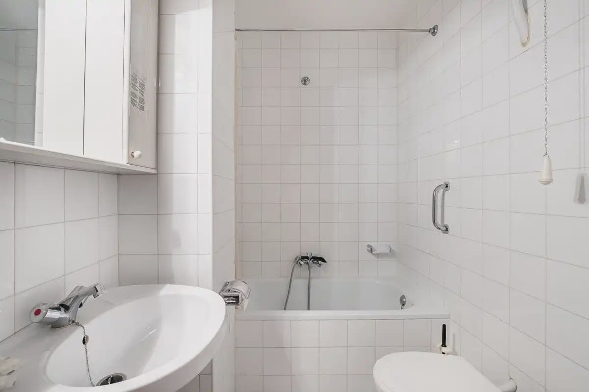 Hotel for sale in Lanjaron - € 380,000 (Ref: 9836970)