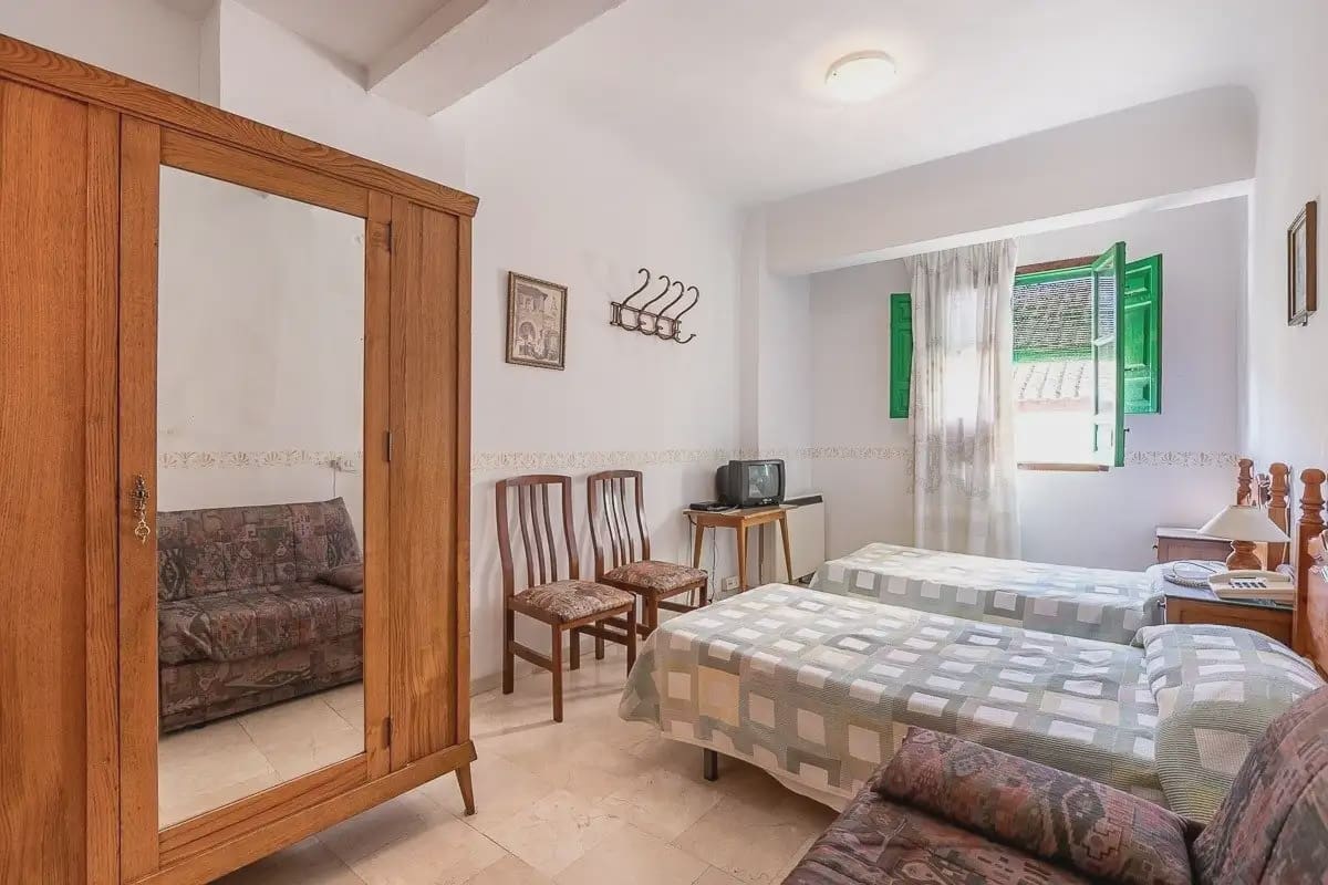 Hotel for sale in Lanjaron - € 380,000 (Ref: 9836970)