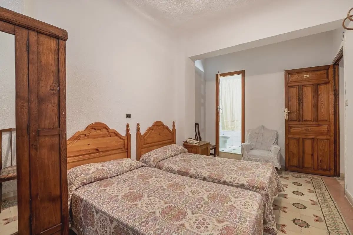 Hotel for sale in Lanjaron - € 380,000 (Ref: 9836970)