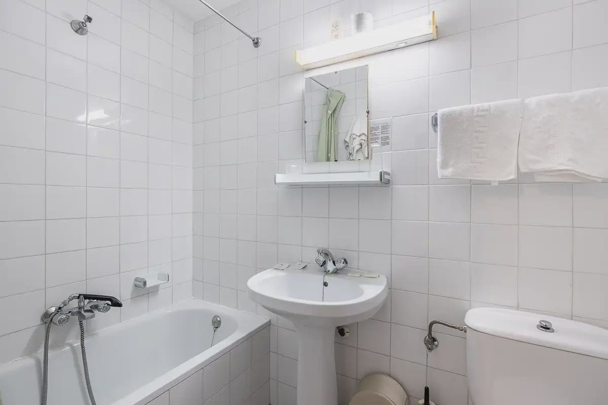 Hotel for sale in Lanjaron - € 380,000 (Ref: 9836970)