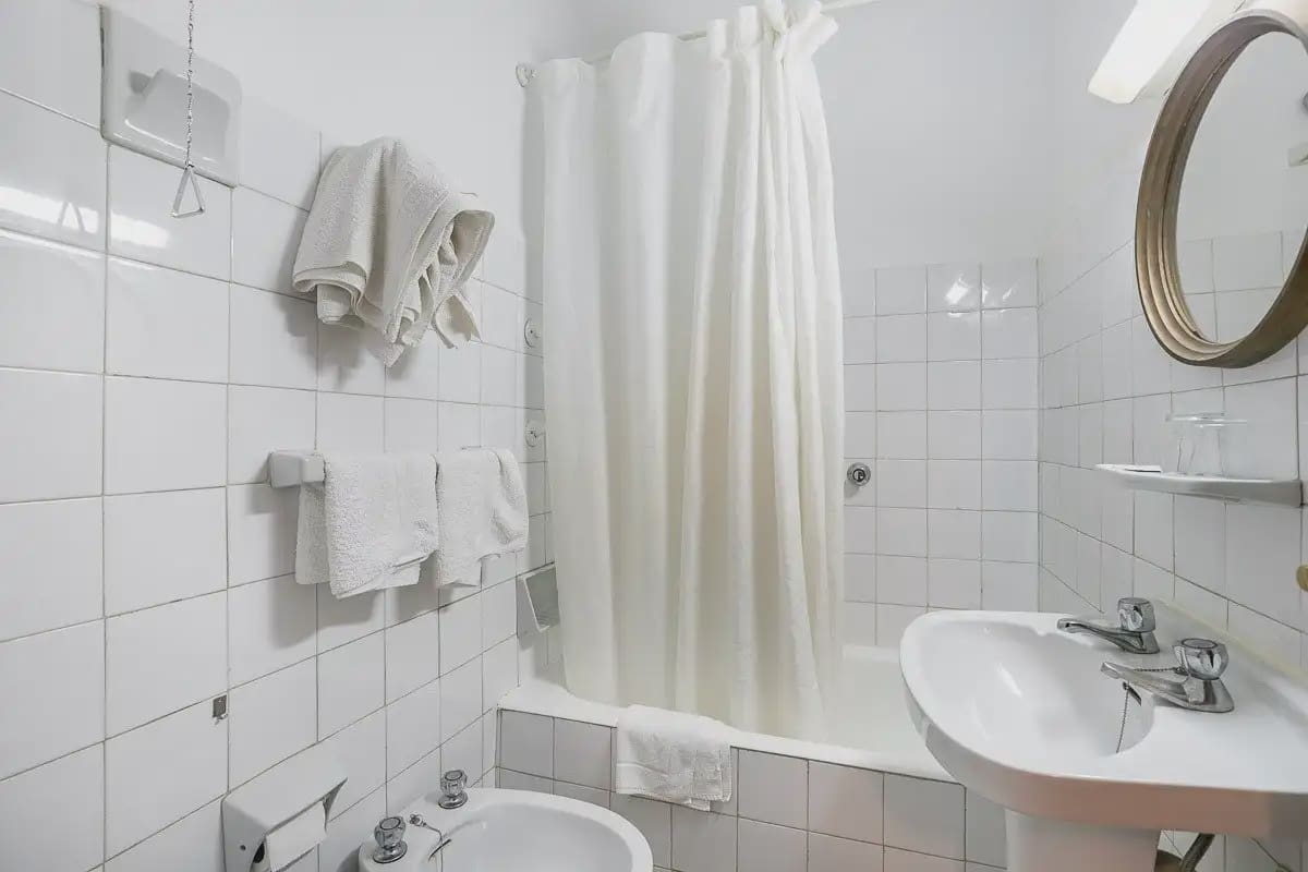 Hotel for sale in Lanjaron - € 380,000 (Ref: 9836970)