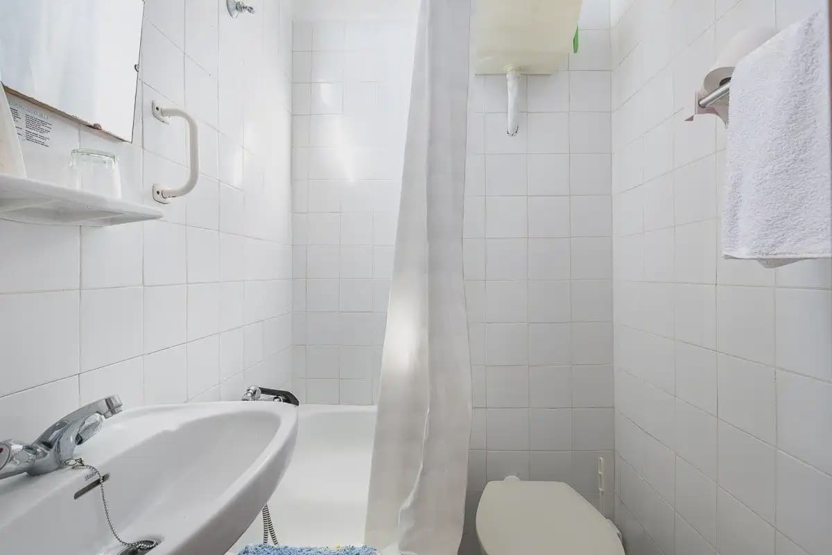Hotel for sale in Lanjaron - € 380,000 (Ref: 9836970)