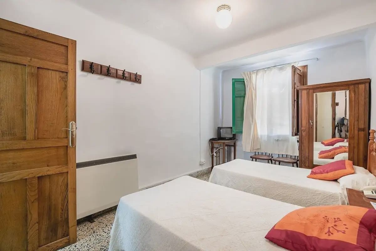 Hotel for sale in Lanjaron - € 380,000 (Ref: 9836970)