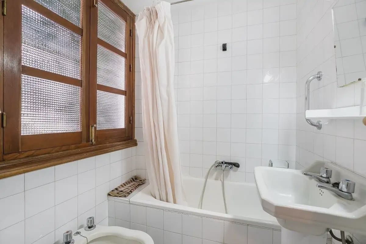 Hotel for sale in Lanjaron - € 380,000 (Ref: 9836970)