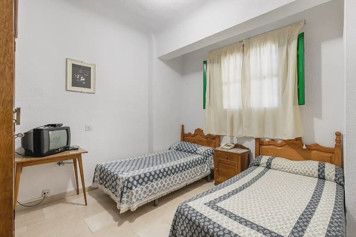 Hotel for sale in Lanjaron - € 380,000 (Ref: 9836970)