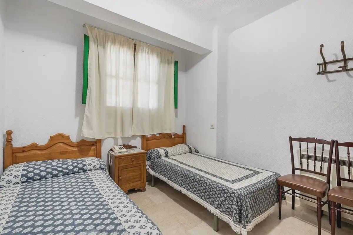 Hotel for sale in Lanjaron - € 380,000 (Ref: 9836970)