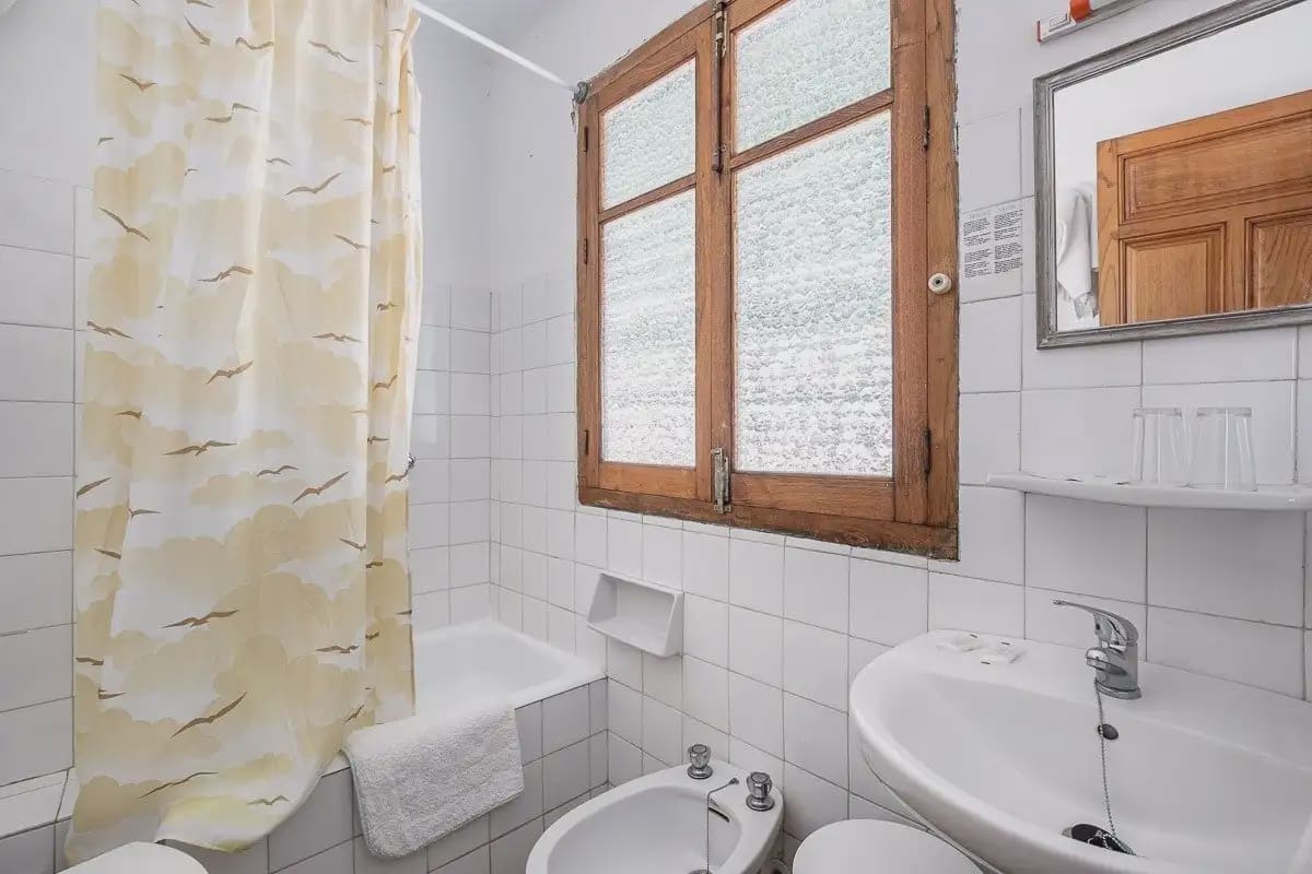 Hotel for sale in Lanjaron - € 380,000 (Ref: 9836970)