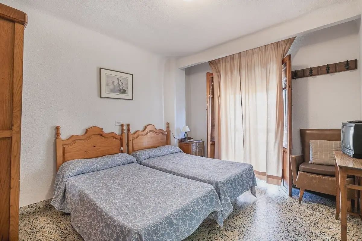 Hotel for sale in Lanjaron - € 380,000 (Ref: 9836970)