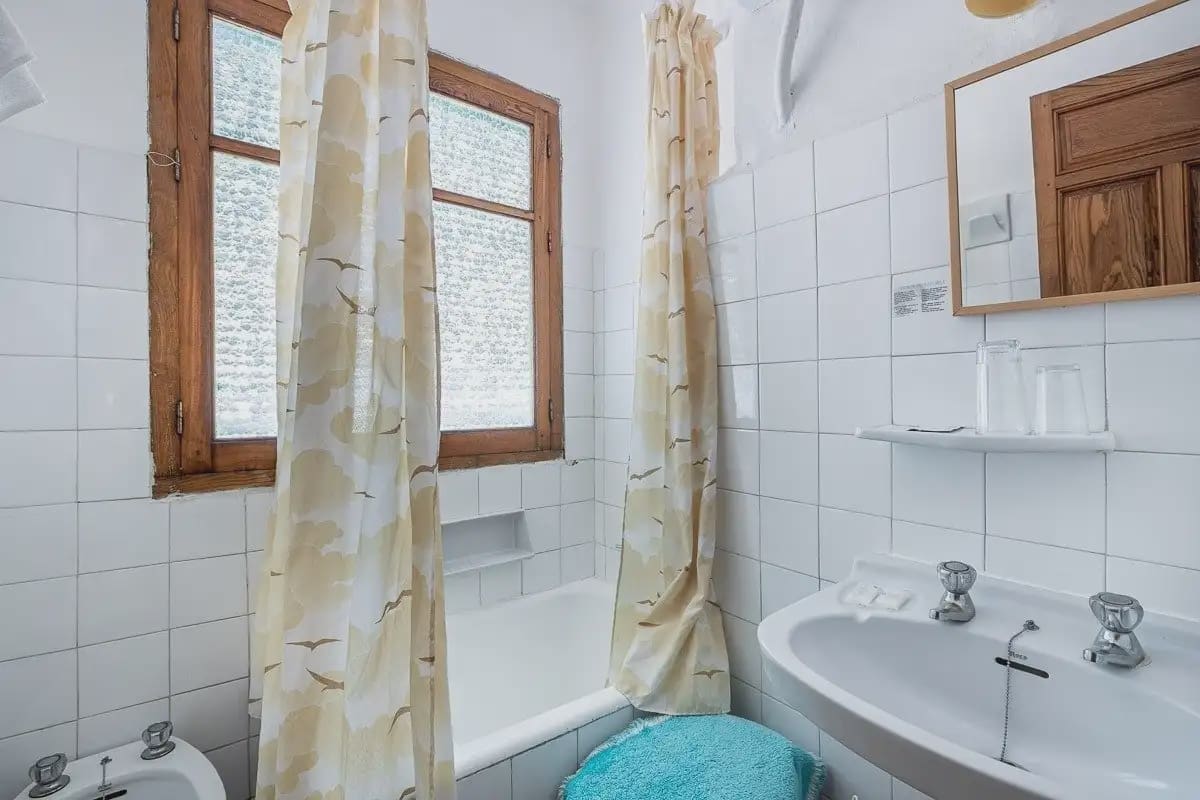 Hotel for sale in Lanjaron - € 380,000 (Ref: 9836970)