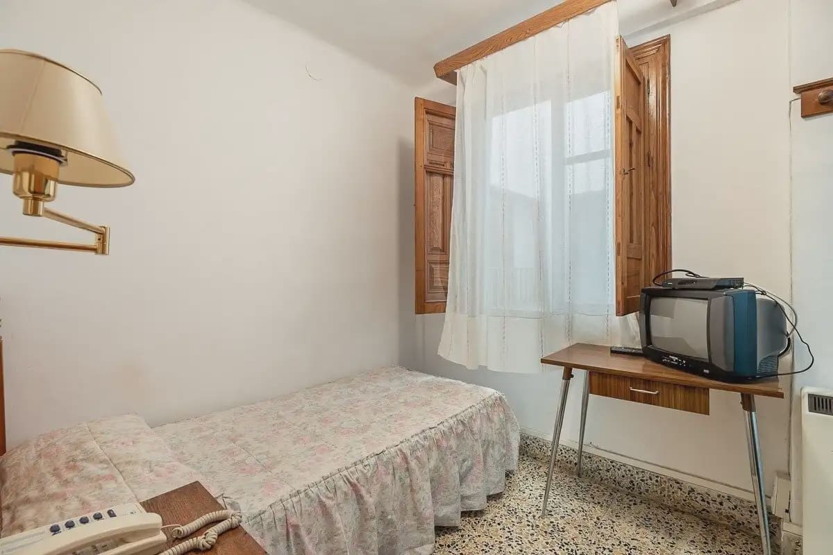Hotel for sale in Lanjaron - € 380,000 (Ref: 9836970)