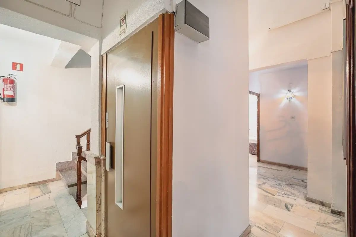 Hotel for sale in Lanjaron - € 380,000 (Ref: 9836970)