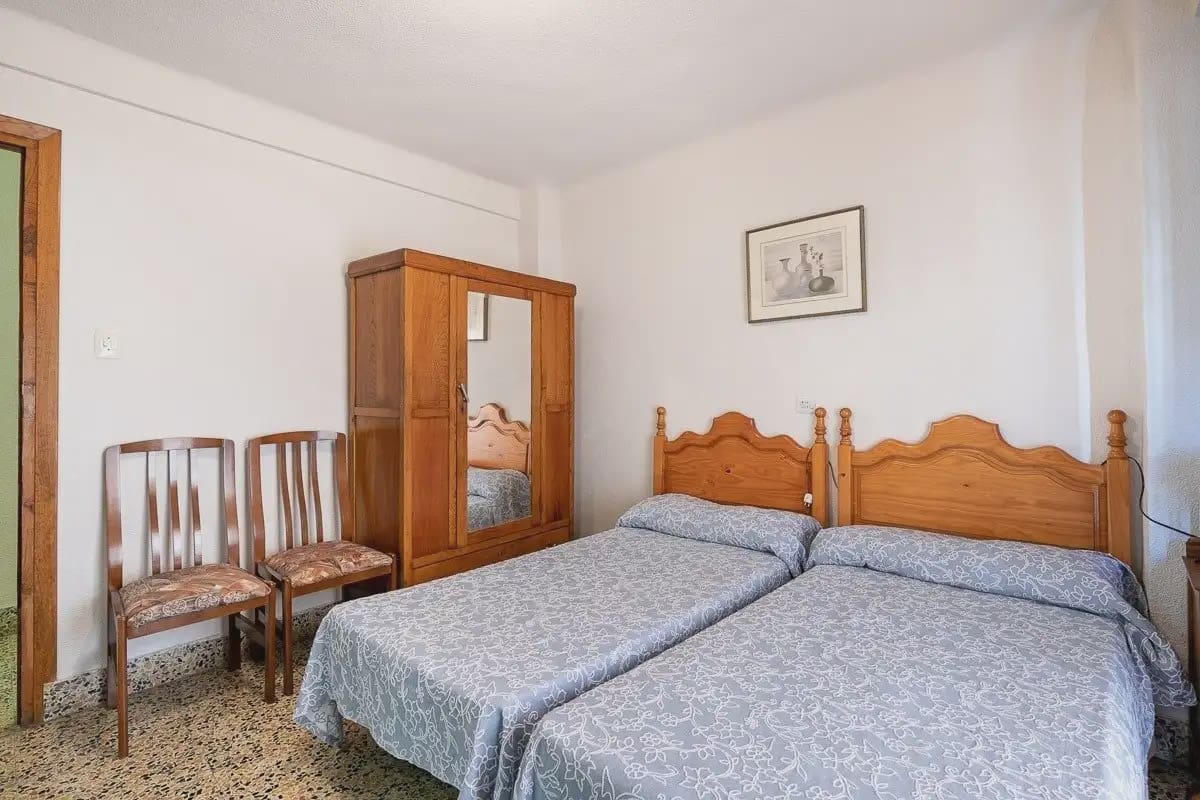 Hotel for sale in Lanjaron - € 380,000 (Ref: 9836970)