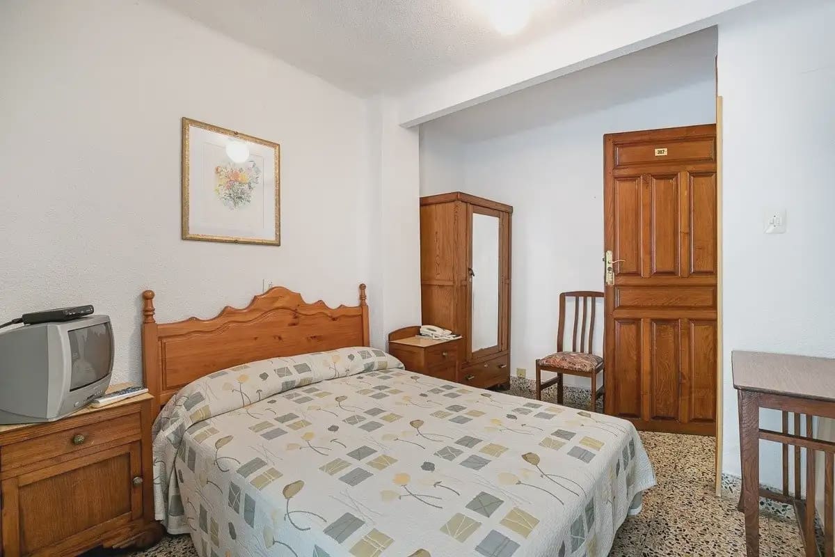 Hotel for sale in Lanjaron - € 380,000 (Ref: 9836970)