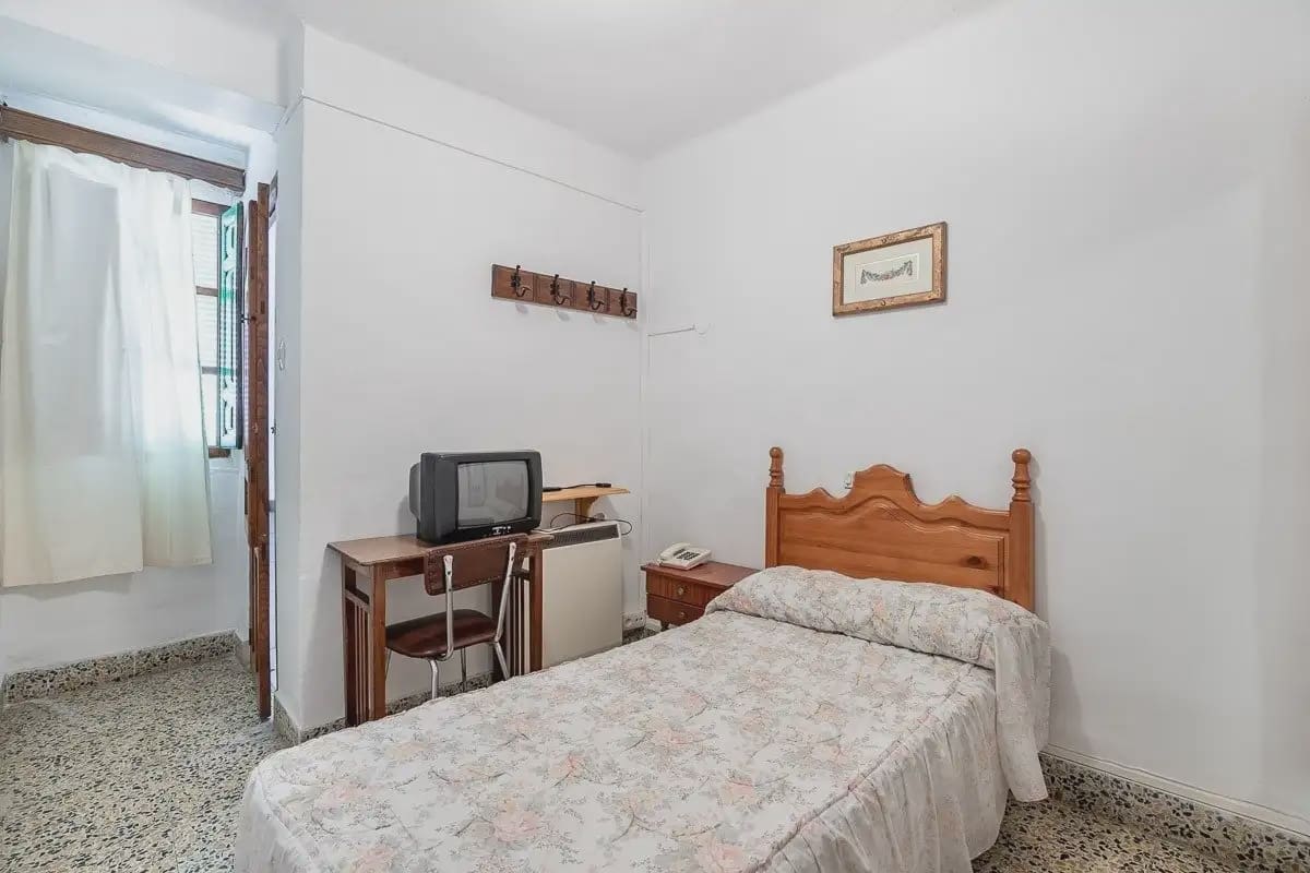 Hotel for sale in Lanjaron - € 380,000 (Ref: 9836970)