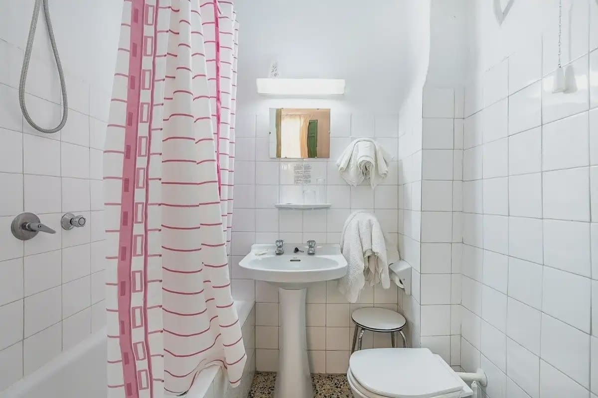 Hotel for sale in Lanjaron - € 380,000 (Ref: 9836970)