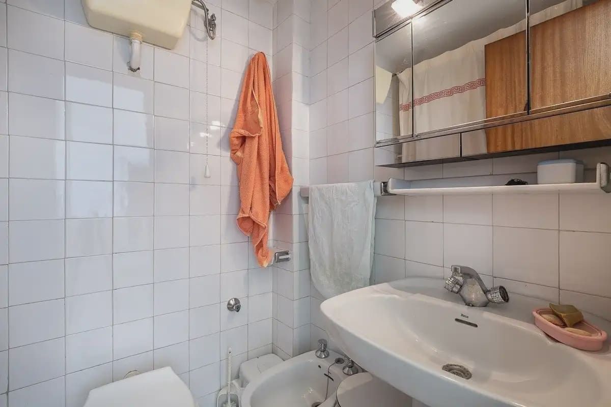Hotel for sale in Lanjaron - € 380,000 (Ref: 9836970)