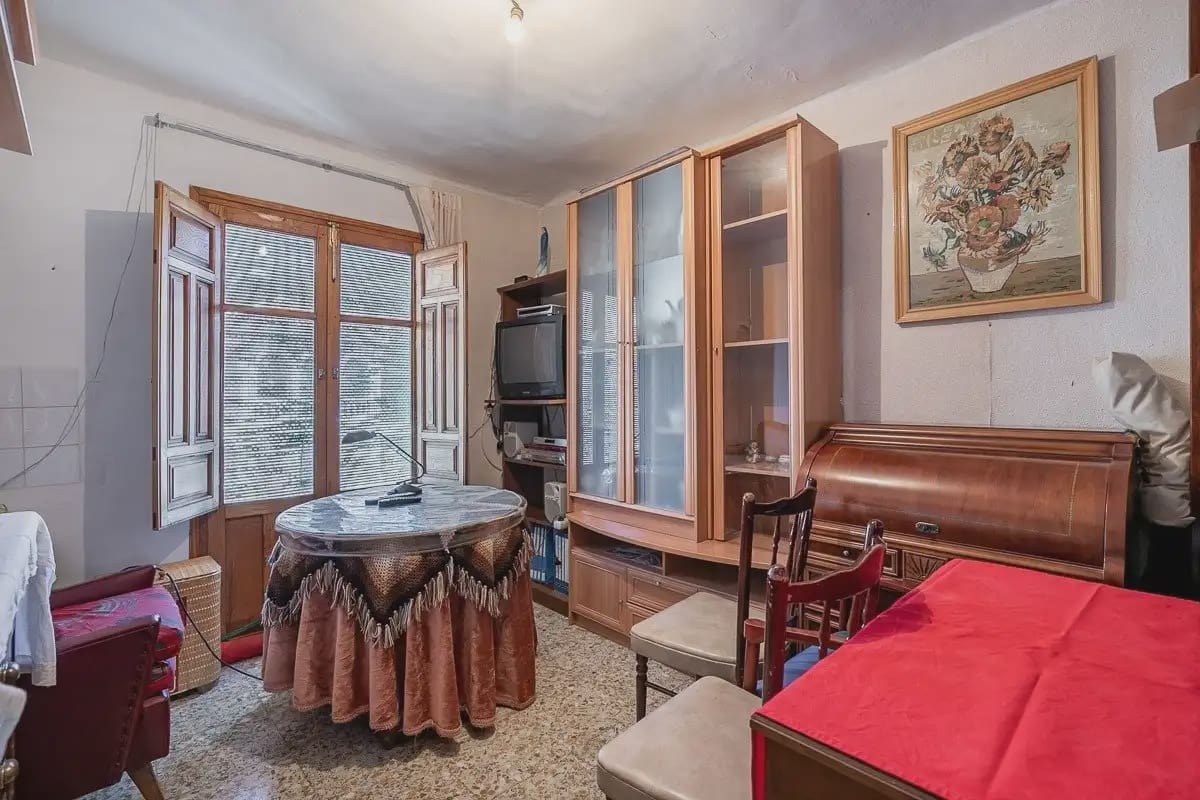 Hotel for sale in Lanjaron - € 380,000 (Ref: 9836970)