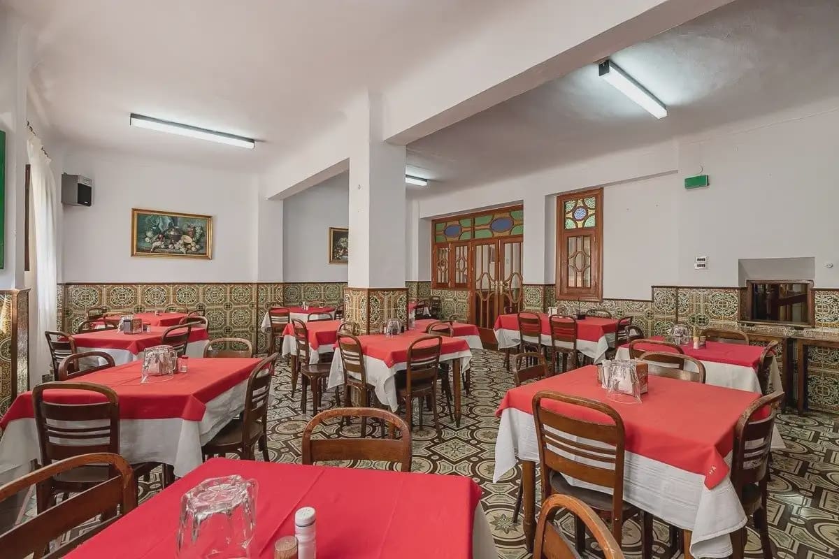 Hotel for sale in Lanjaron - € 380,000 (Ref: 9836970)