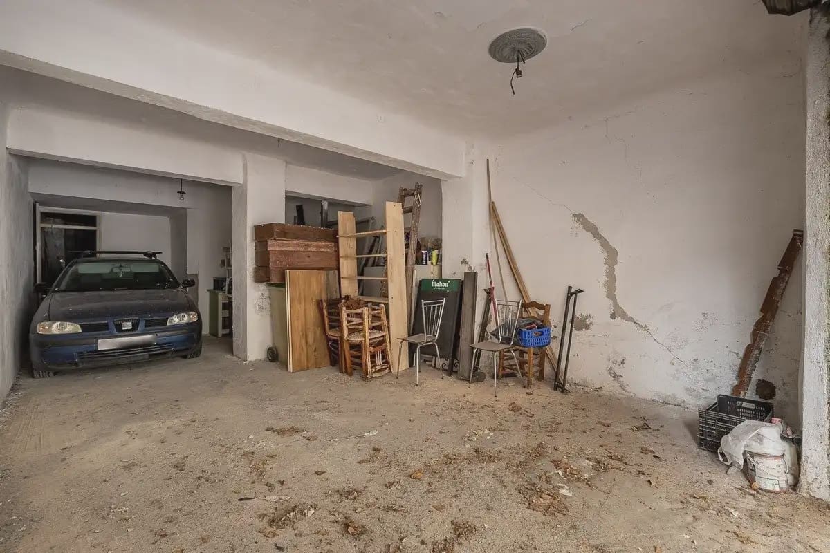 Hotel for sale in Lanjaron - € 380,000 (Ref: 9836970)