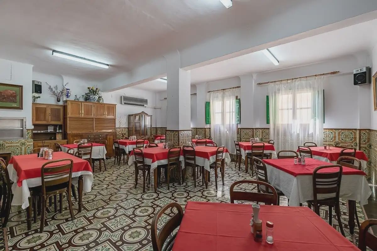 Hotel for sale in Lanjaron - € 380,000 (Ref: 9836970)
