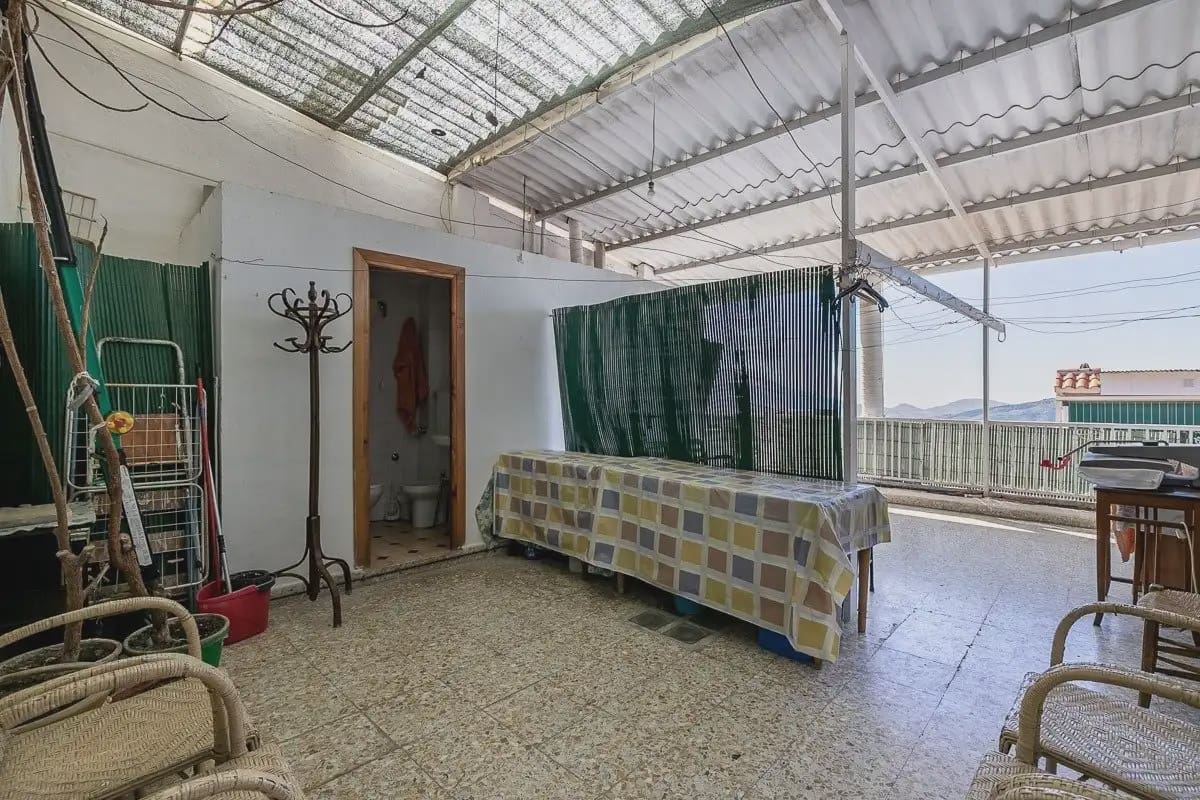 Hotel for sale in Lanjaron - € 380,000 (Ref: 9836970)