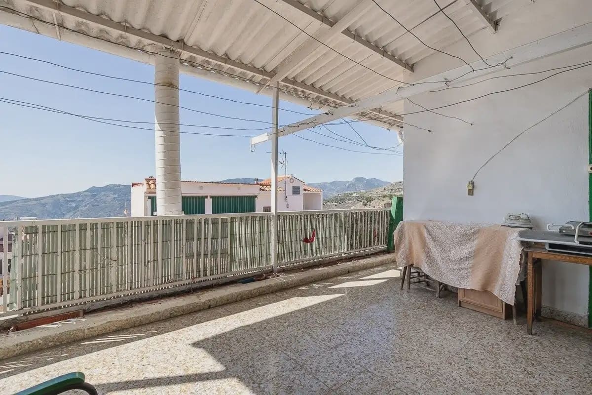 Hotel for sale in Lanjaron - € 380,000 (Ref: 9836970)