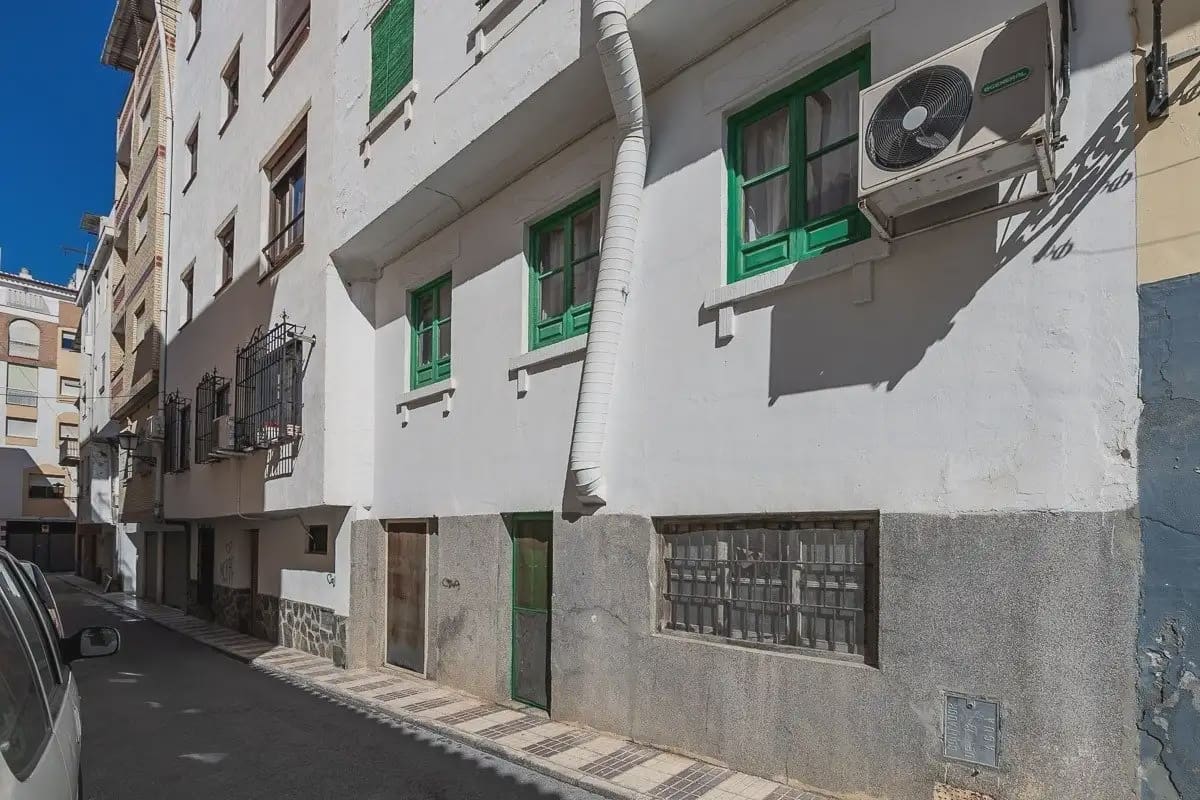 Hotel for sale in Lanjaron - € 380,000 (Ref: 9836970)