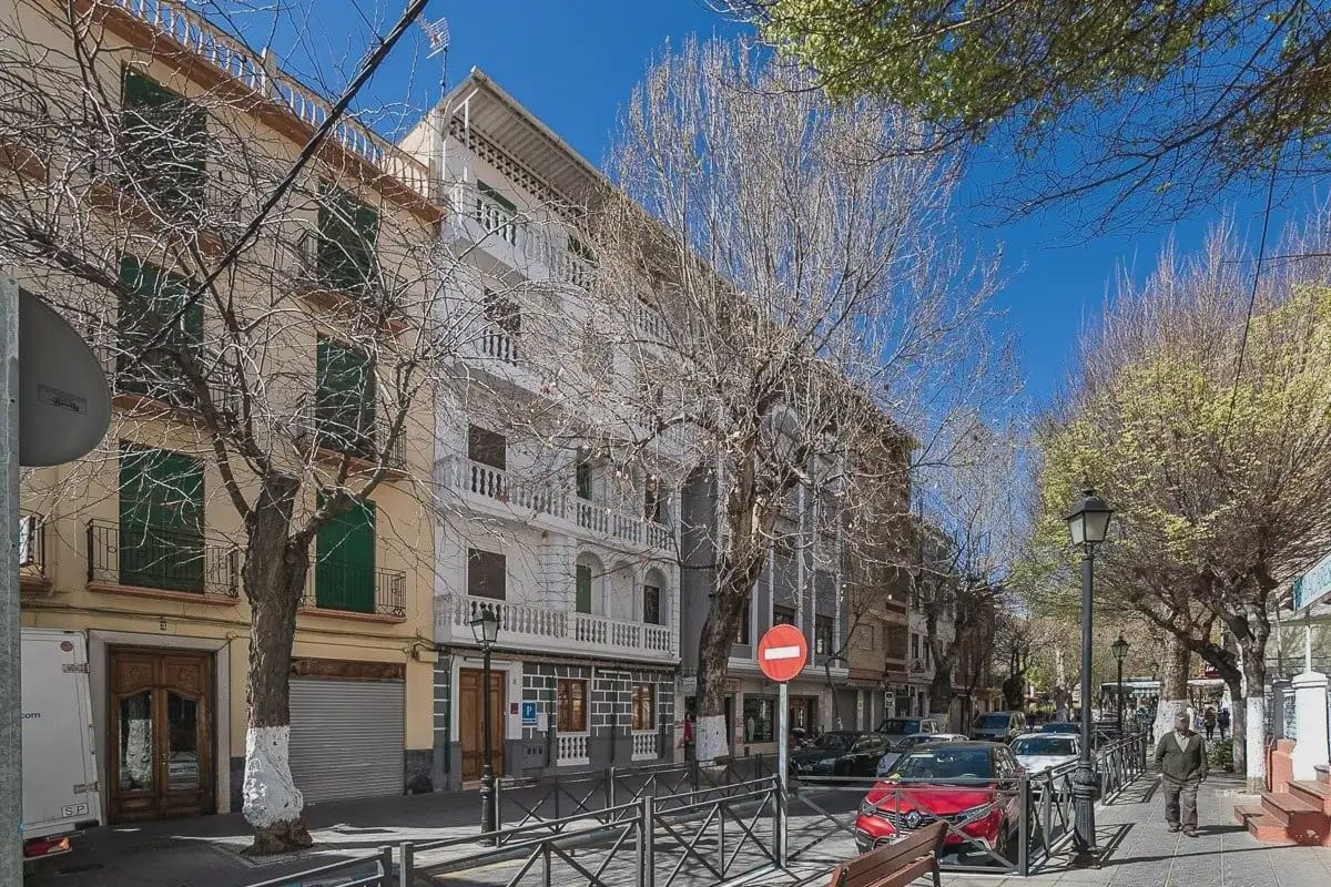 Hotel for sale in Lanjaron - € 380,000 (Ref: 9836970)