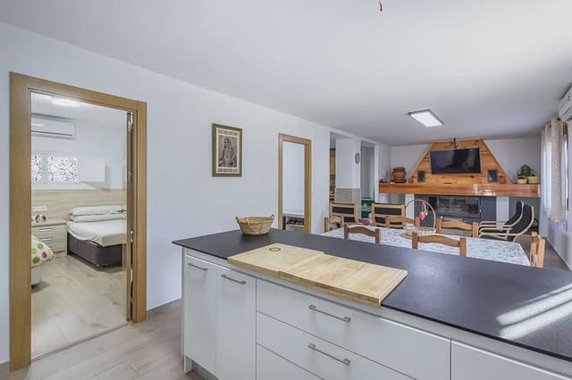 Finca/Landhuis te koop in Los Guajares met zwembad - € 299.900 (Ref: 9836974)