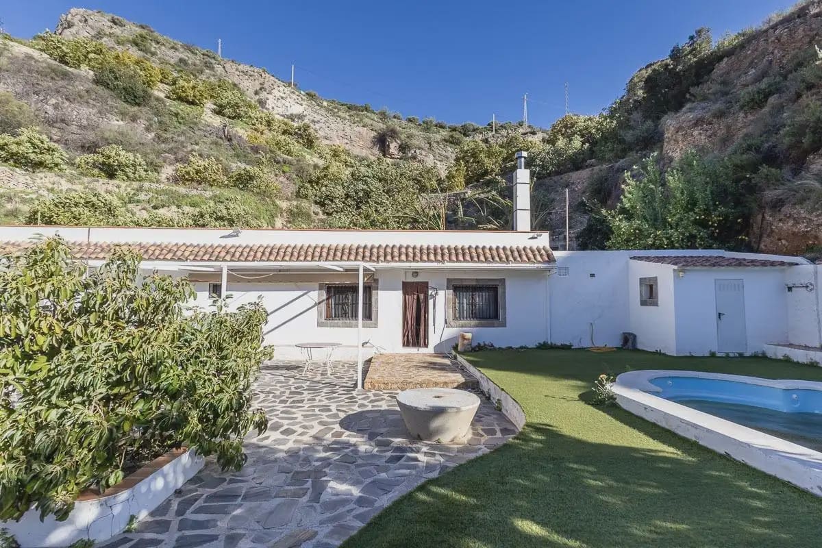 Finca/Country House for sale in Los Guajares with pool - € 299,900 (Ref: 9836974)