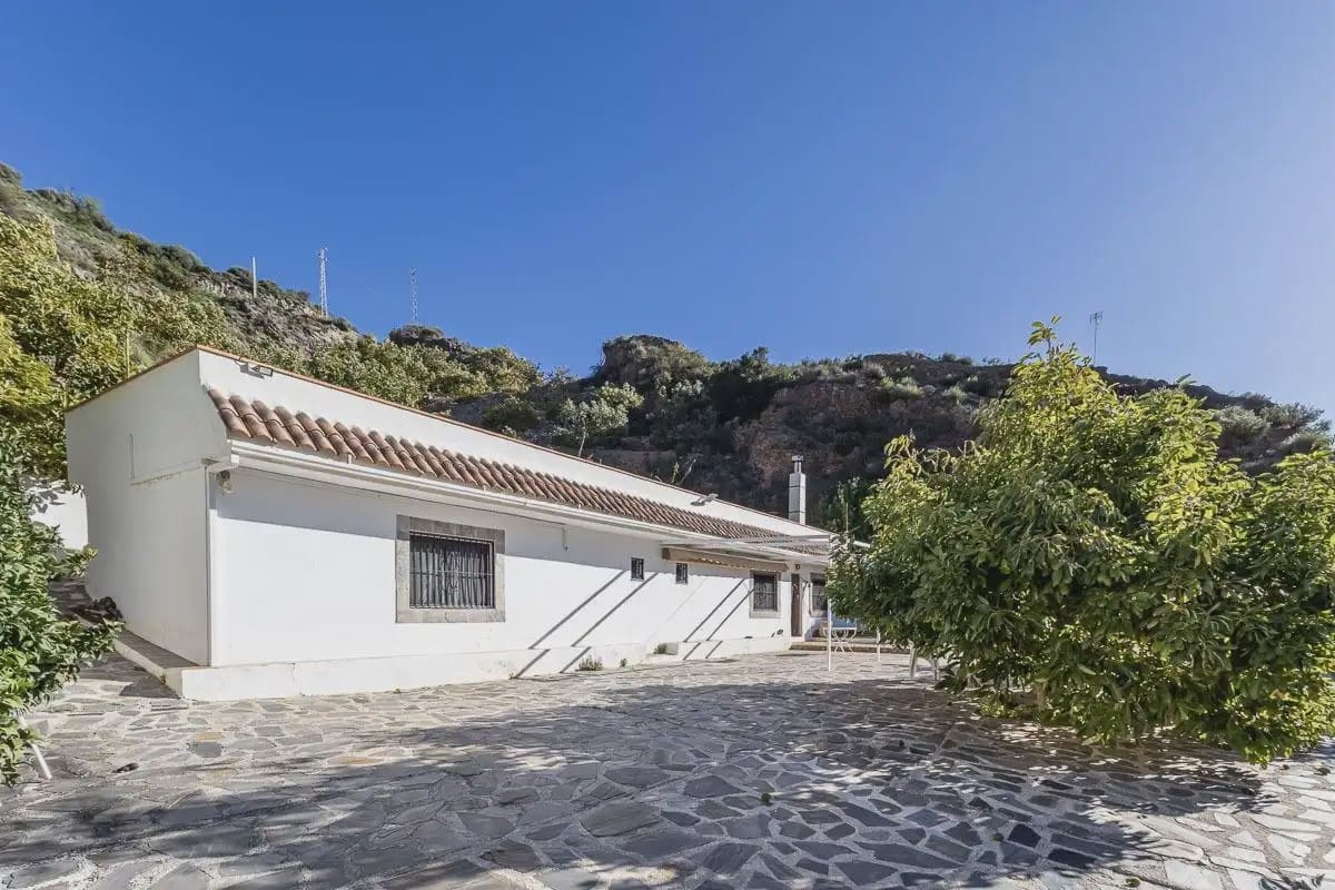 Finca/Country House for sale in Los Guajares with pool - € 299,900 (Ref: 9836974)