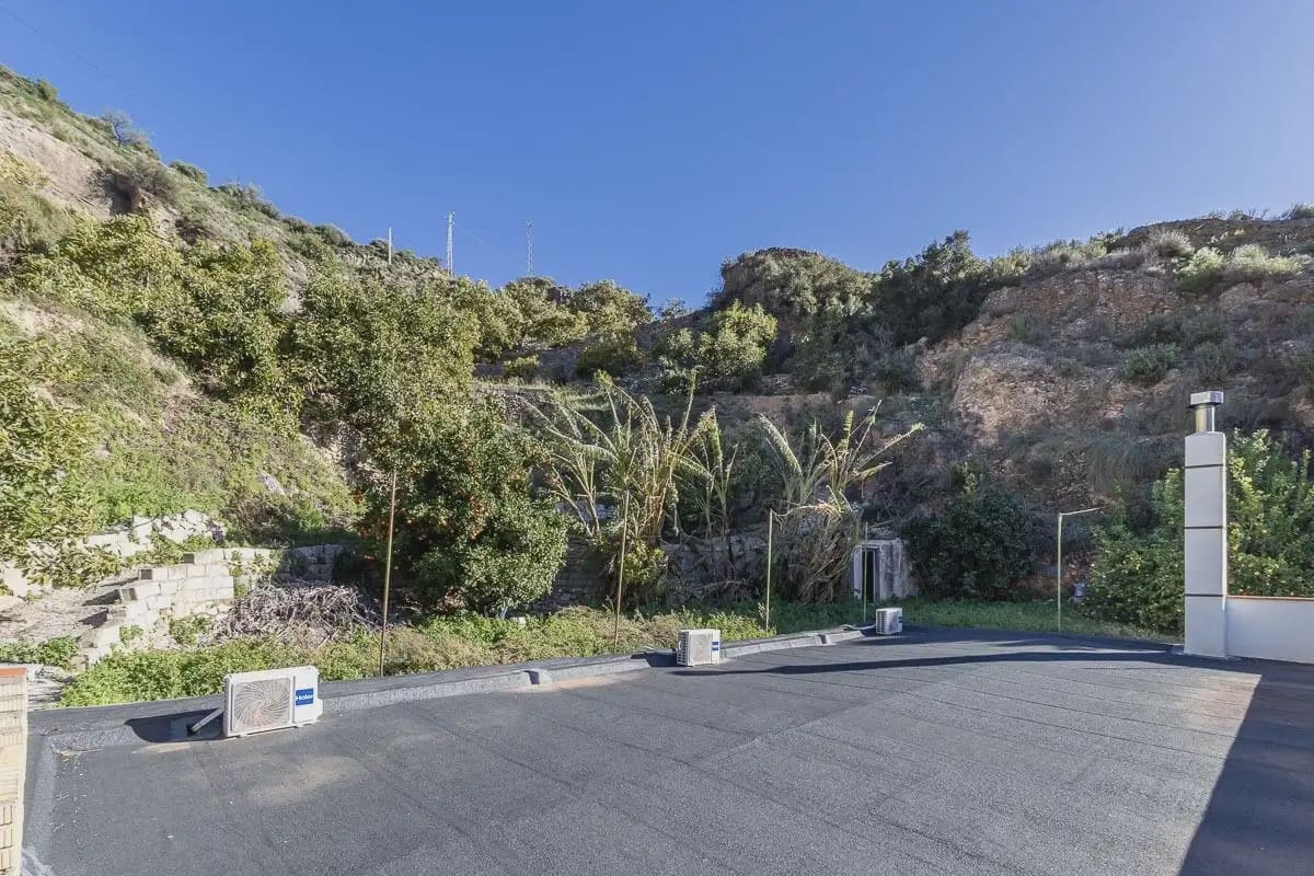 Finca/Country House for sale in Los Guajares with pool - € 299,900 (Ref: 9836974)