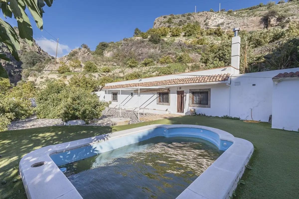 Finca/Country House for sale in Los Guajares with pool - € 299,900 (Ref: 9836974)