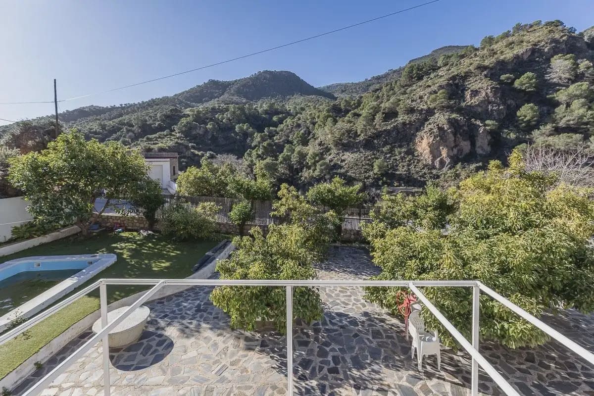 Finca/Country House for sale in Los Guajares with pool - € 299,900 (Ref: 9836974)