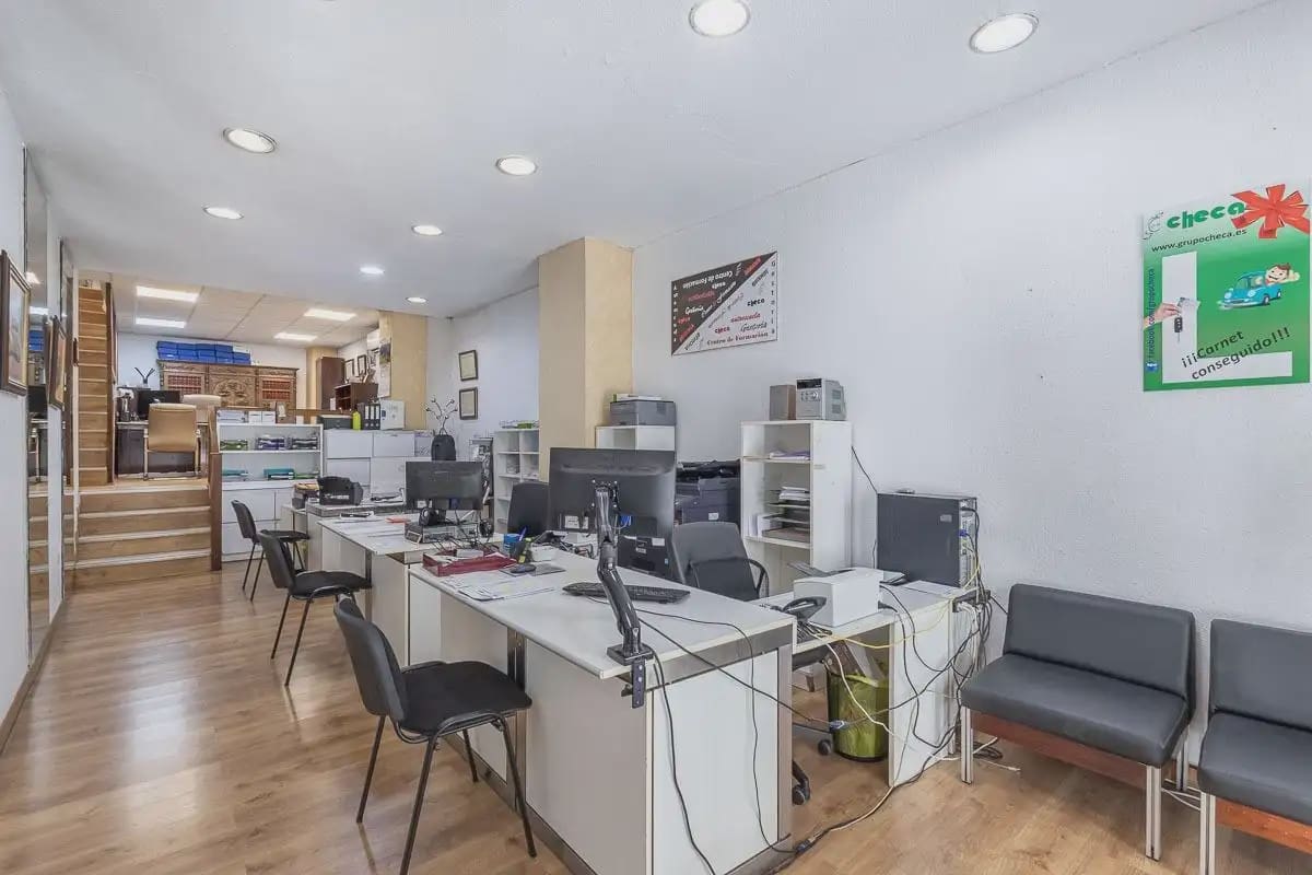 Local Comercial en Granada ciudad en venta - 490.000 € (Ref: 9836980)