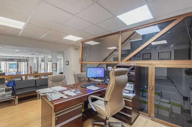 Erhverv til salg i San Matías - Realejo, Granada by - € 490.000 (Ref: 9836980)