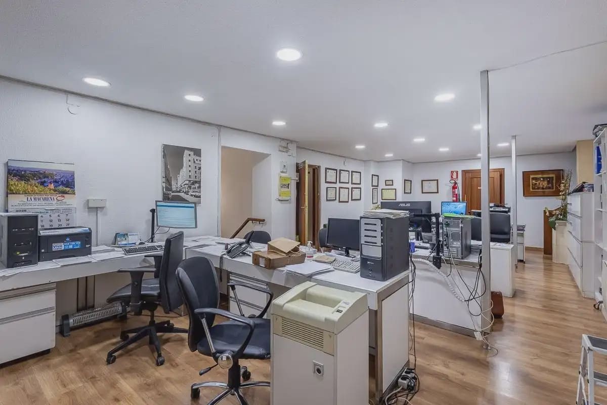 Local Comercial en Granada ciudad en venta - 490.000 € (Ref: 9836980)