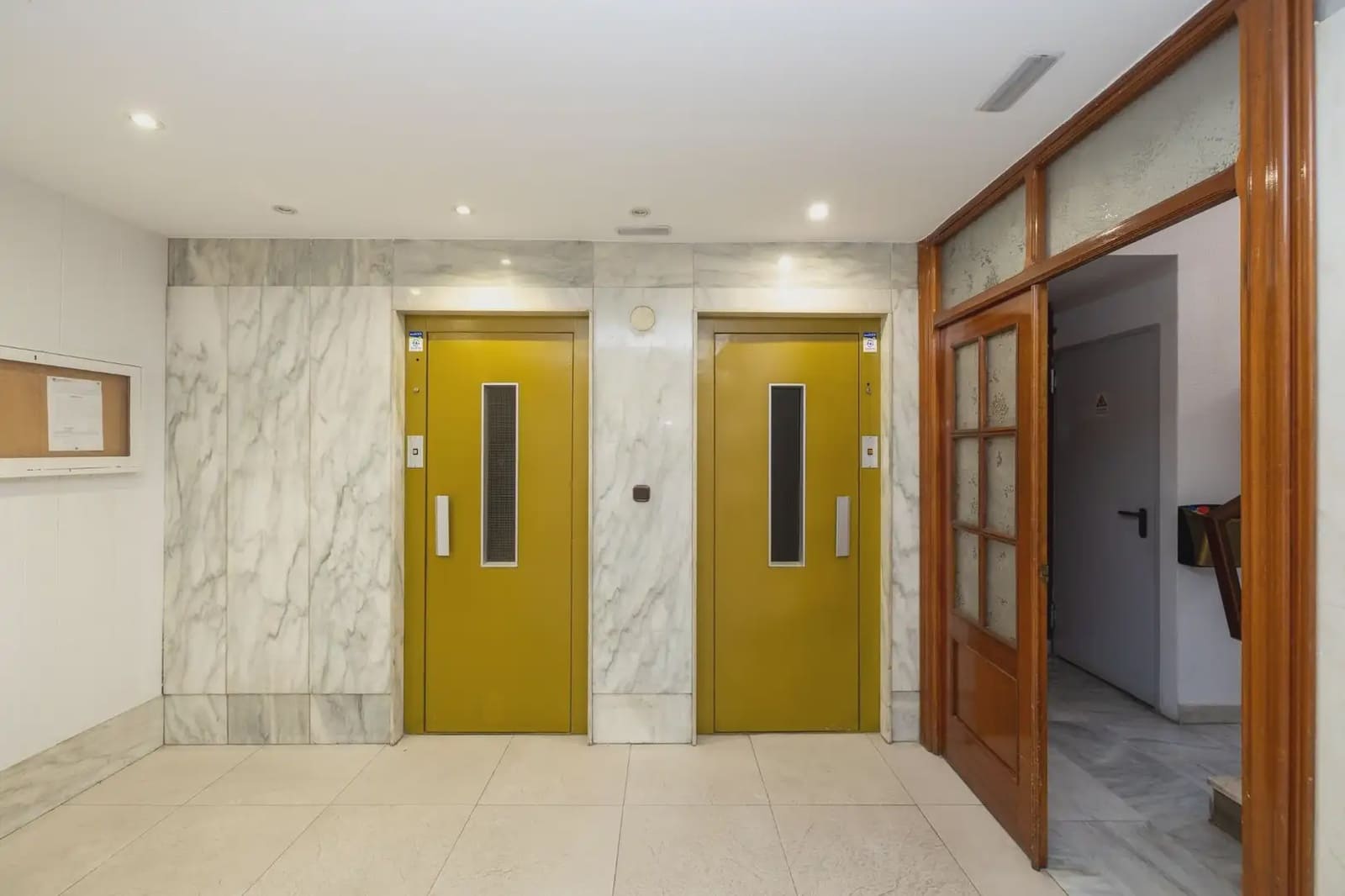 Lägenhet till salu i Granada stad med garage - 420 000 € (Ref: 9836984)