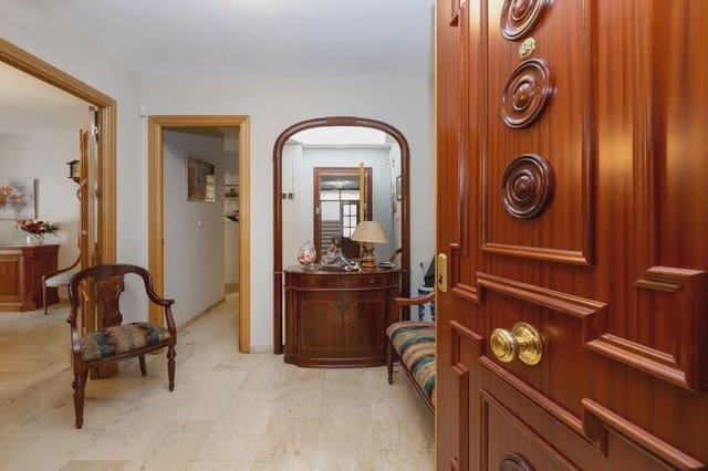 Leilighet til salgs i Pajaritos - Plaza de Toros, Granada by med garasje - € 420 000 (Ref: 9836984)