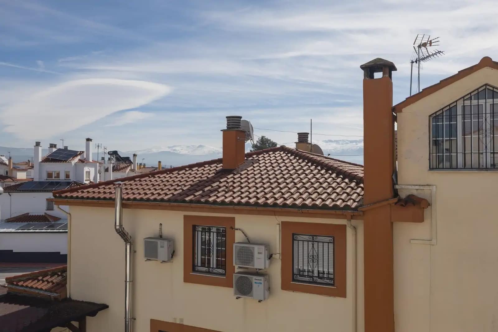 Dom blizniak na sprzedaż w Peligros z basenem garażem - 420 000 € (Ref: 9836985)