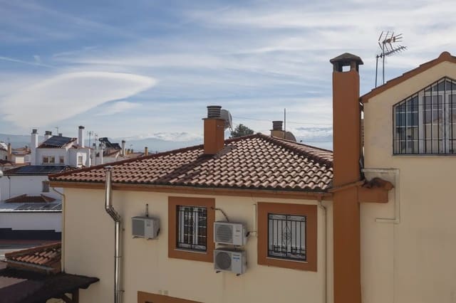 Dom blizniak na sprzedaż w Peligros z basenem garażem - 420 000 € (Ref: 9836985)