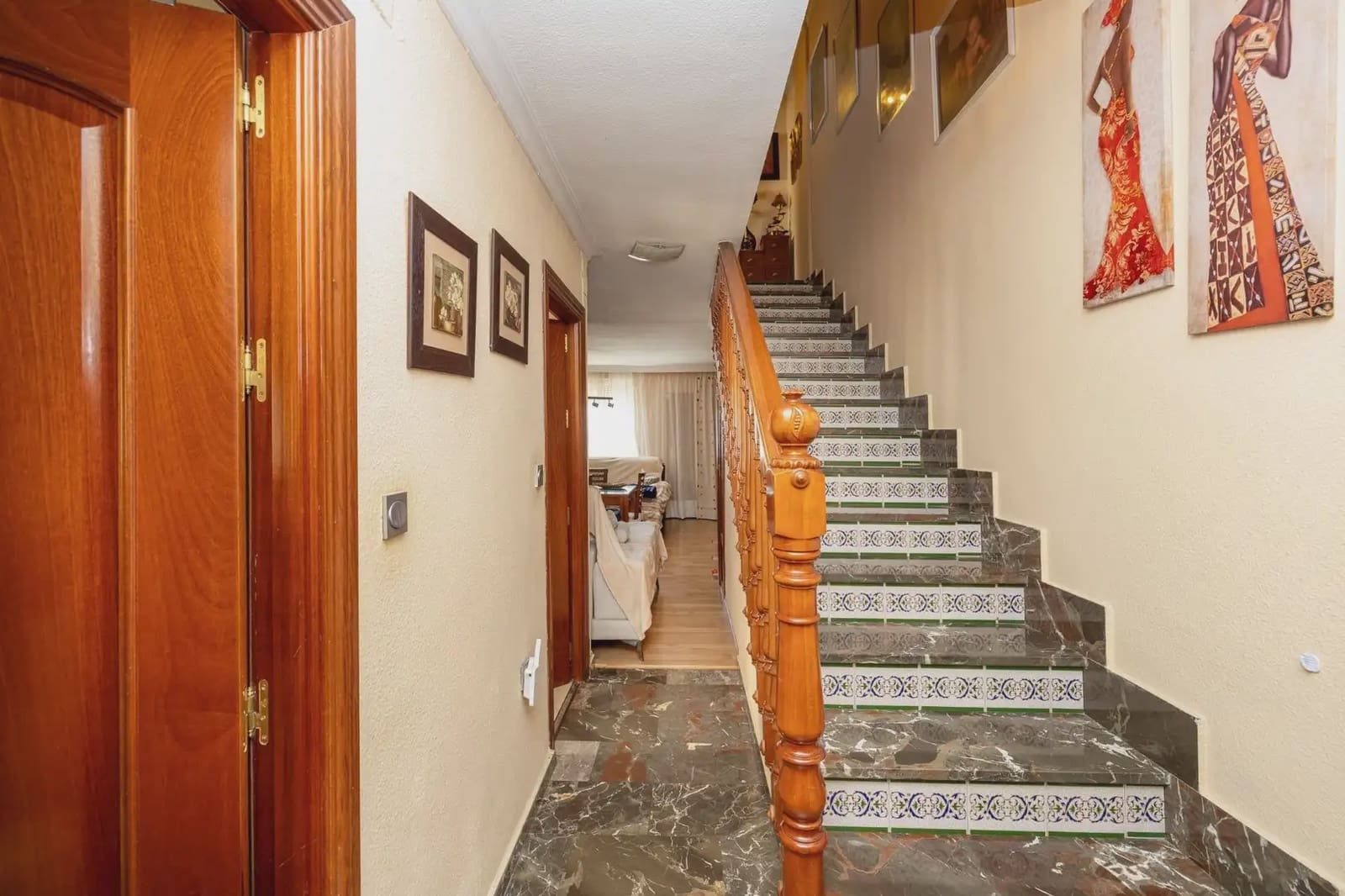 Dom blizniak na sprzedaż w Peligros z basenem garażem - 420 000 € (Ref: 9836985)