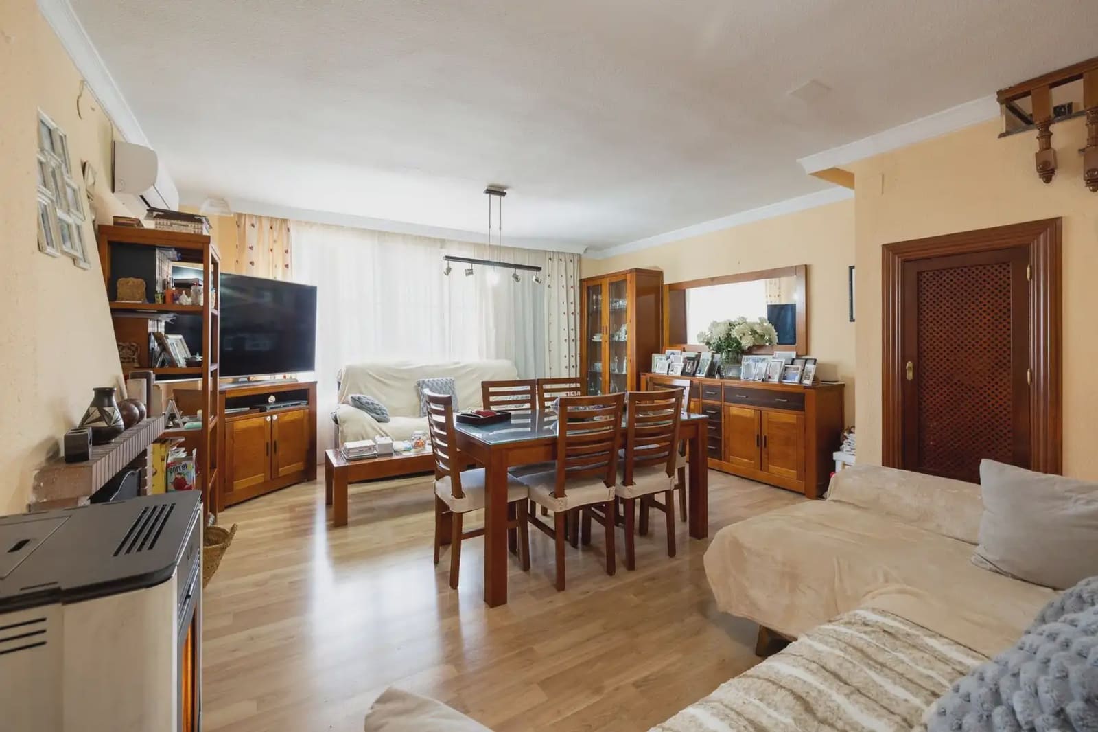 Dom blizniak na sprzedaż w Peligros z basenem garażem - 420 000 € (Ref: 9836985)