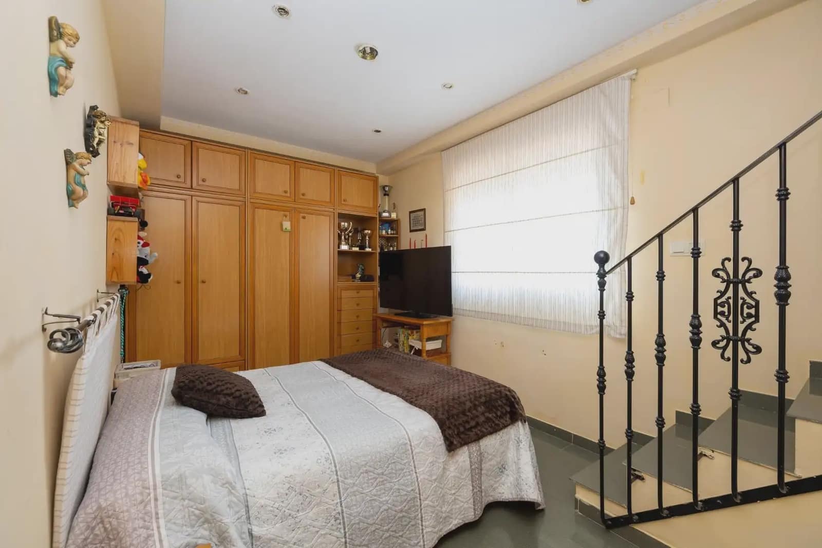 Dom blizniak na sprzedaż w Peligros z basenem garażem - 420 000 € (Ref: 9836985)